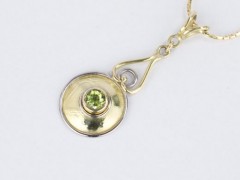 Gold Lentille Necklace with Peridot