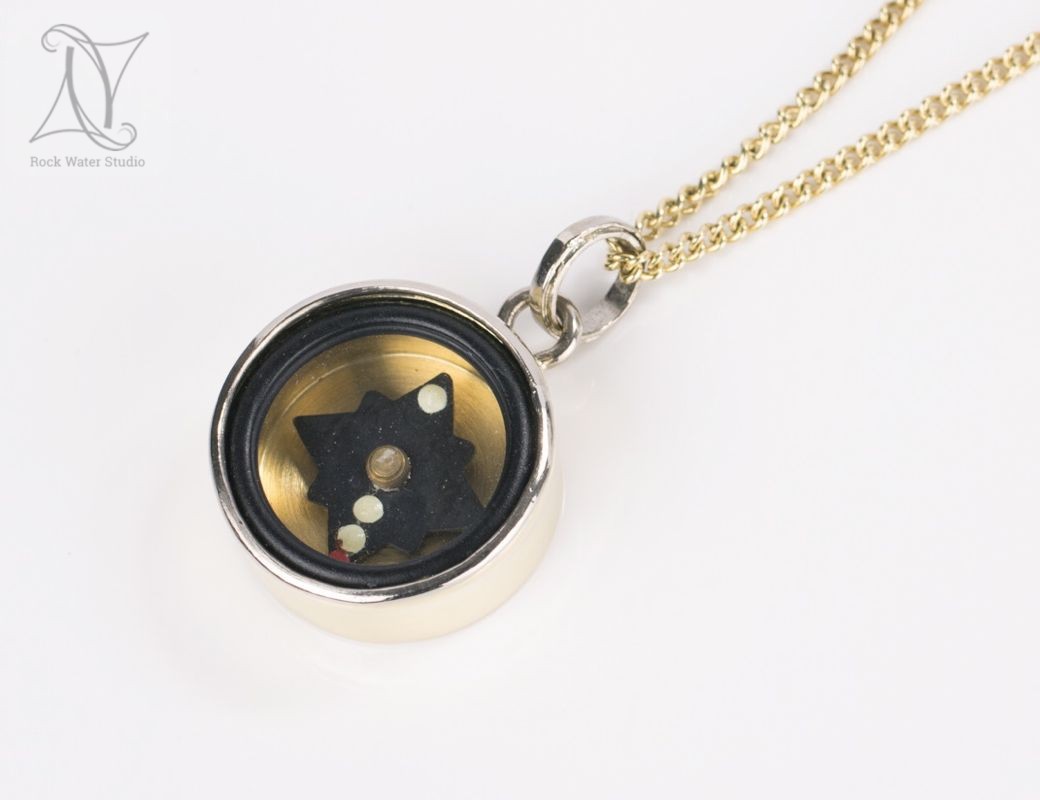 classic gold compass necklace (g308)
