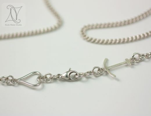 Anchor and loveheart necklace in silver and gold (g321)