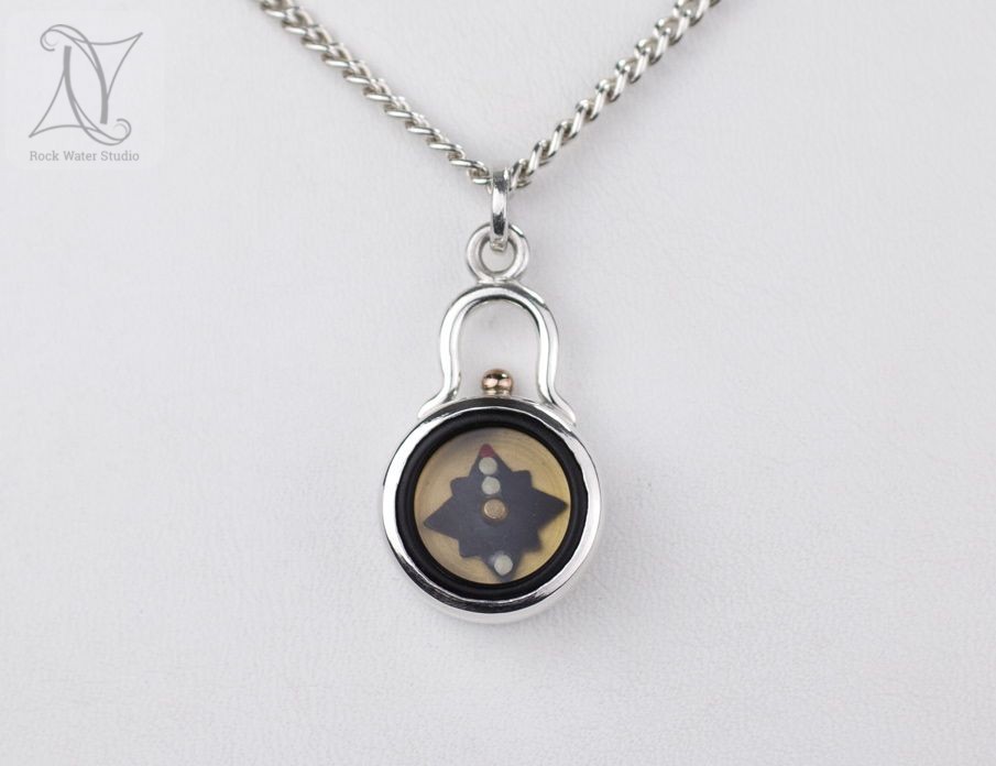 Elegance Silver Compass Necklace (g477)