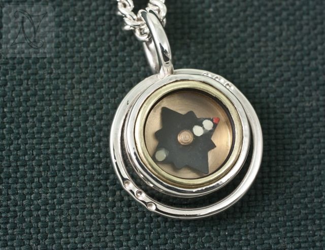 Halo Silver Compass Pendant (g344)