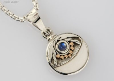 Beautiful silver compass necklace with trusted working compass (G557)