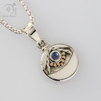 Beautiful silver compass necklace with trusted working compass (G557)