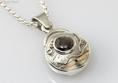 Black Star Sapphire Working Compass Necklace (G563)