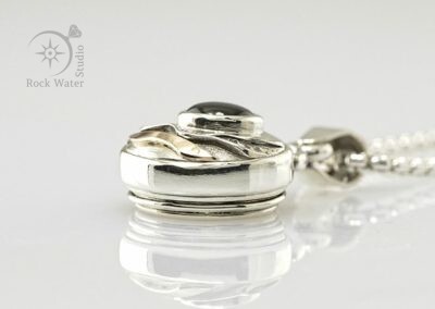 Guiding Star Pendant with Working Compass in the back (G563)