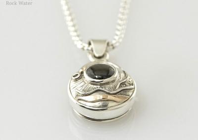Handmade Working Compass Black Star Sapphire Compass Pendant (G563)