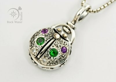 LadyBug Compass Pendant (G581)