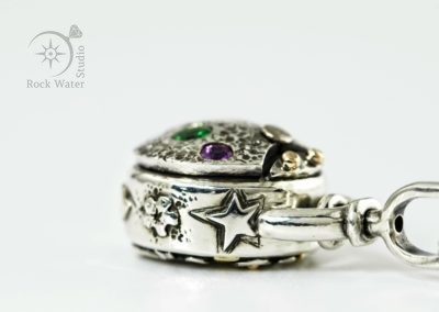Unique survival compass with diamonds and sapphires (G581)