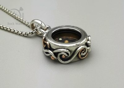 Swirls design around working compass necklace (G587)